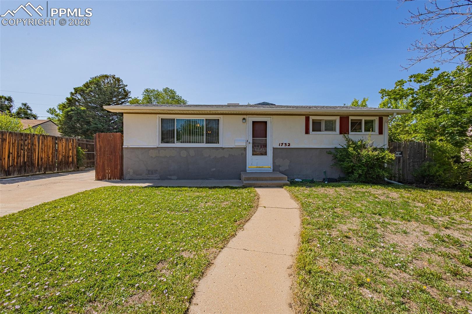 1732 Comanche Road — photo