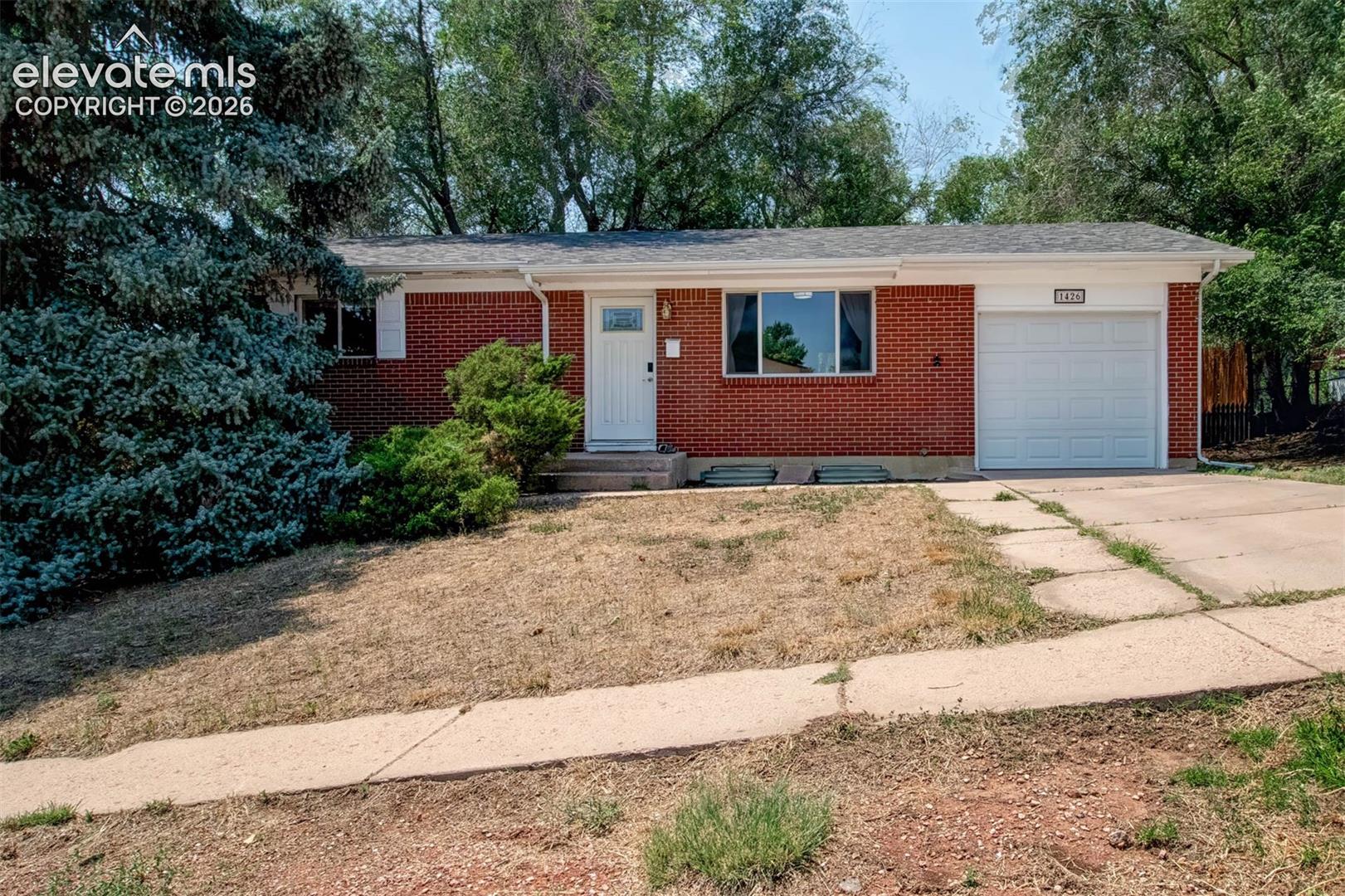 1426 Holmes Drive — photo