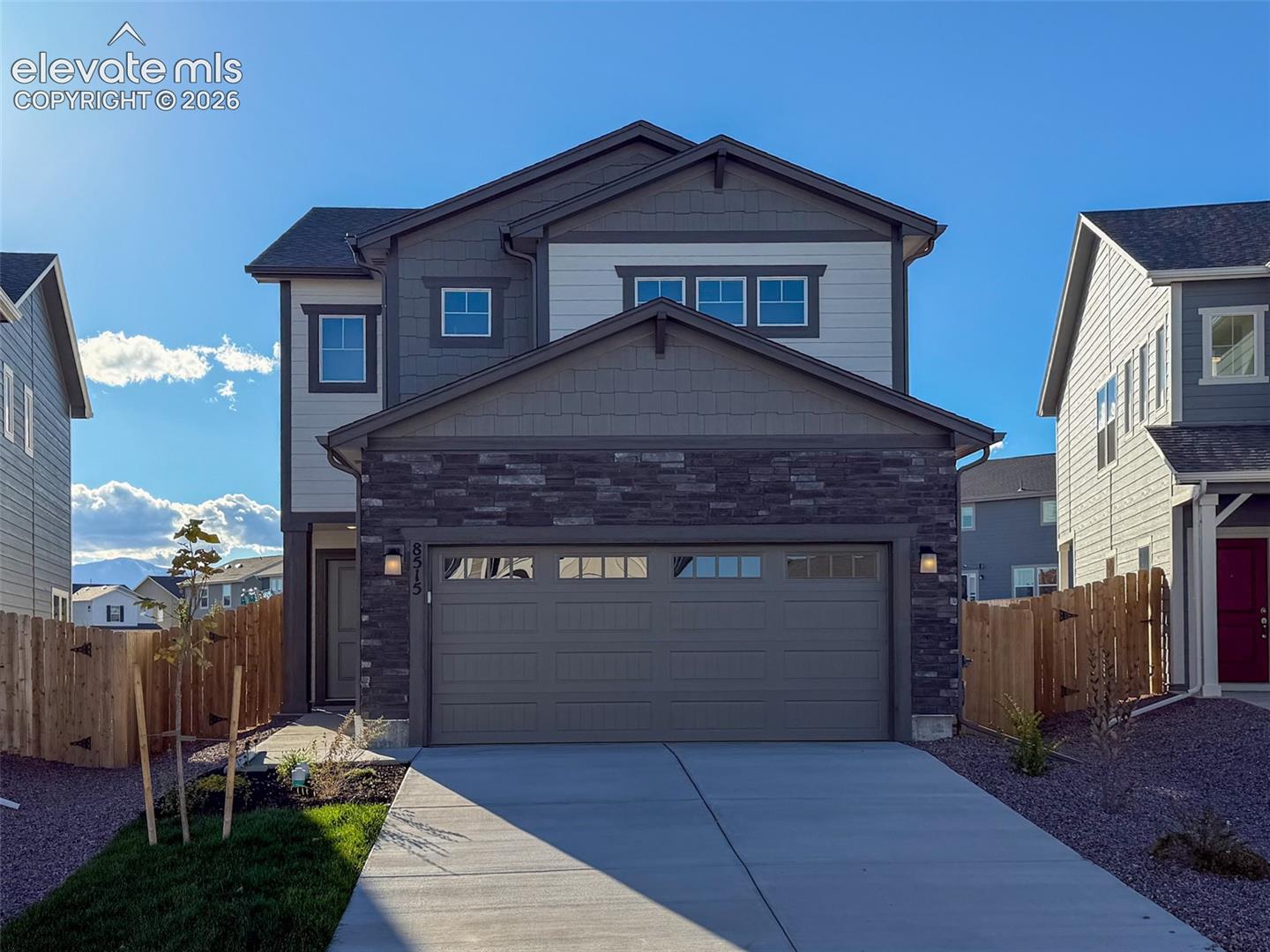8515 Blue Feather Loop — photo