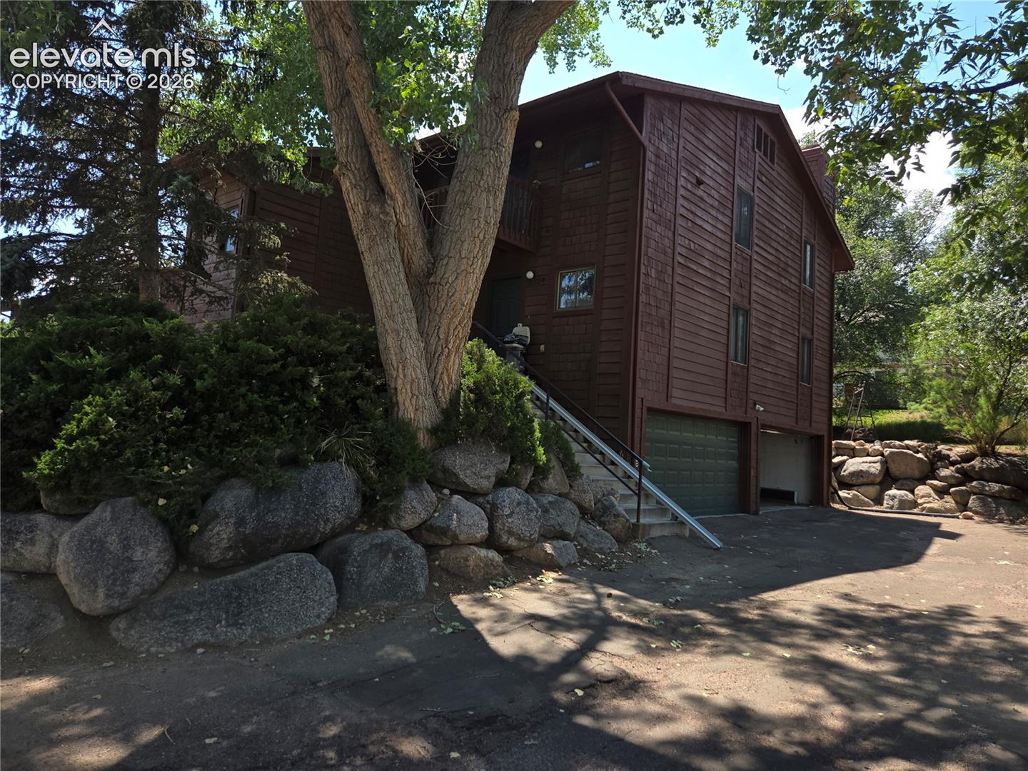 2526 Plumtree Grove — photo