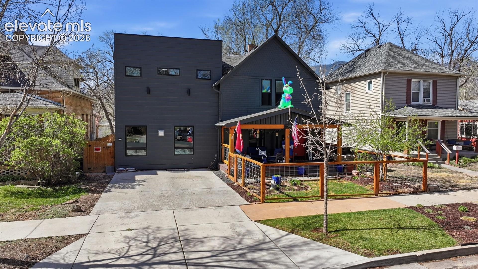 1607 W Pikes Peak Avenue — photo