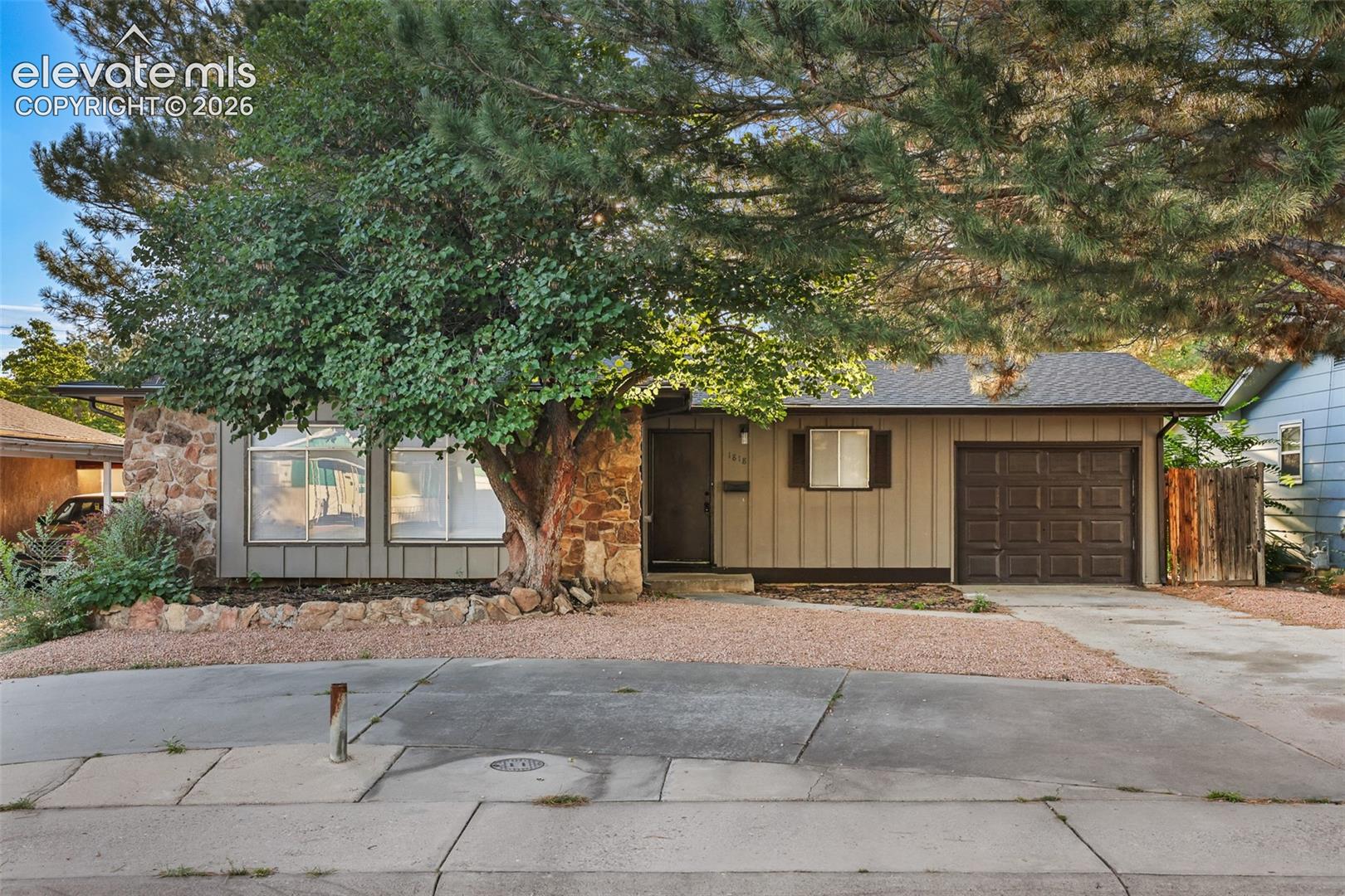 1818 Maplewood Drive — photo
