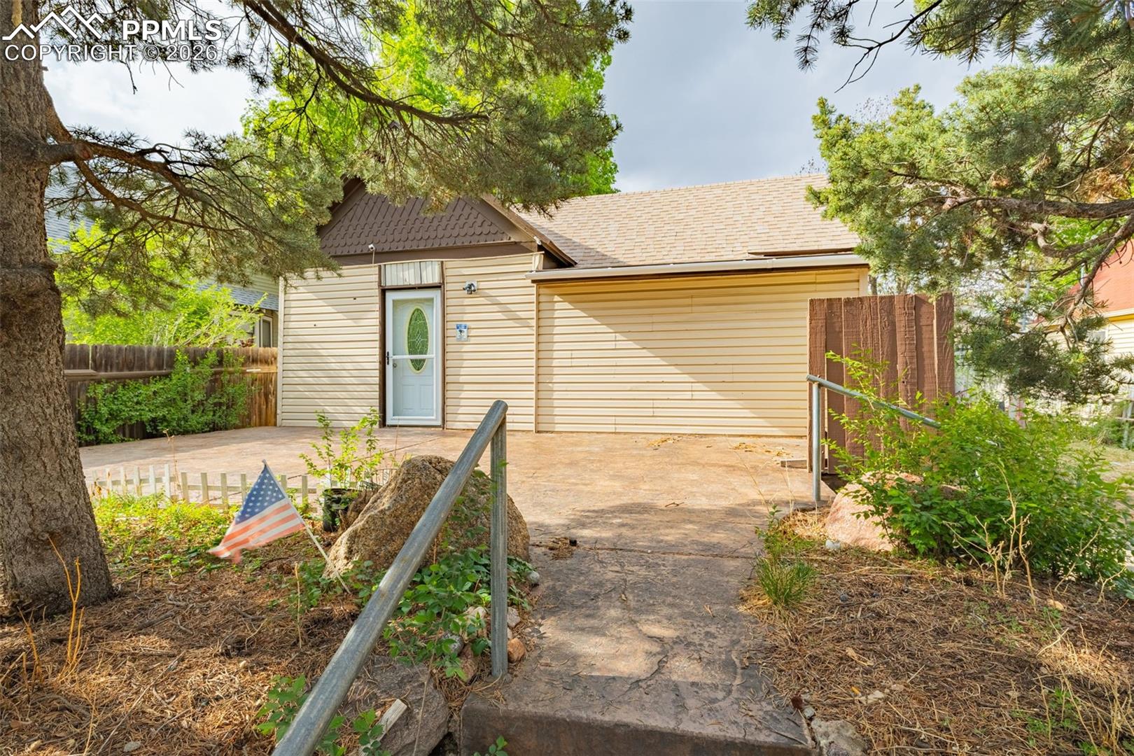 416 W Platte Avenue — photo
