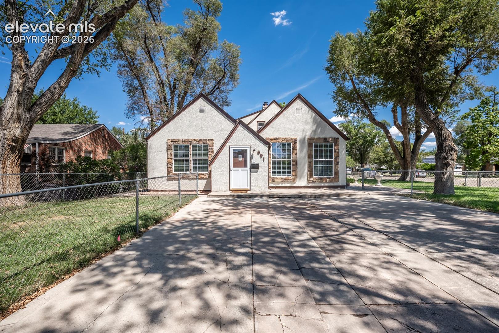 601 W Pitkin Avenue — photo