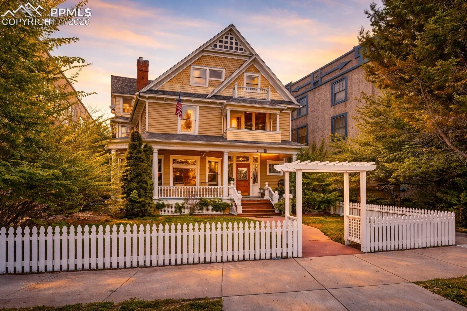 6 Boulder Crescent Street — photo