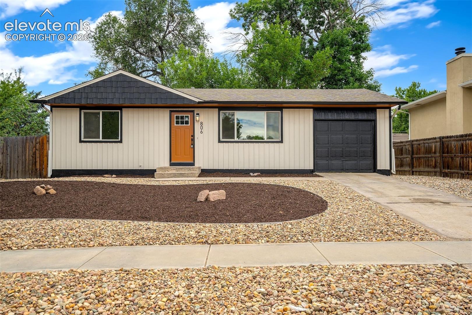 806 Querida Drive — photo