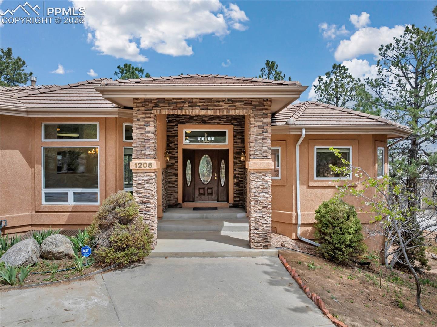 1205 Oakmoor Heights — photo