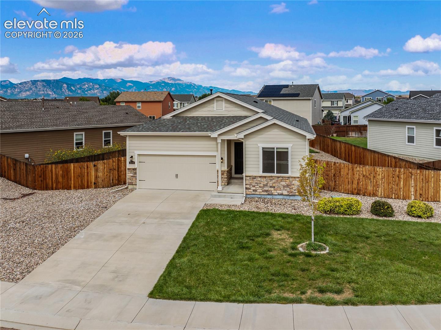 10219 Intrepid Way — photo