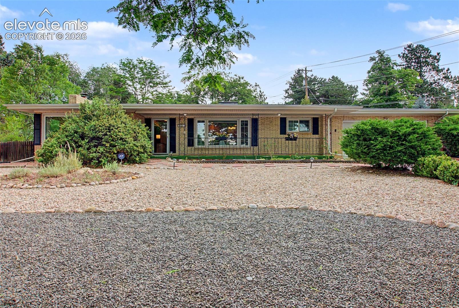 1118 Acacia Drive — photo
