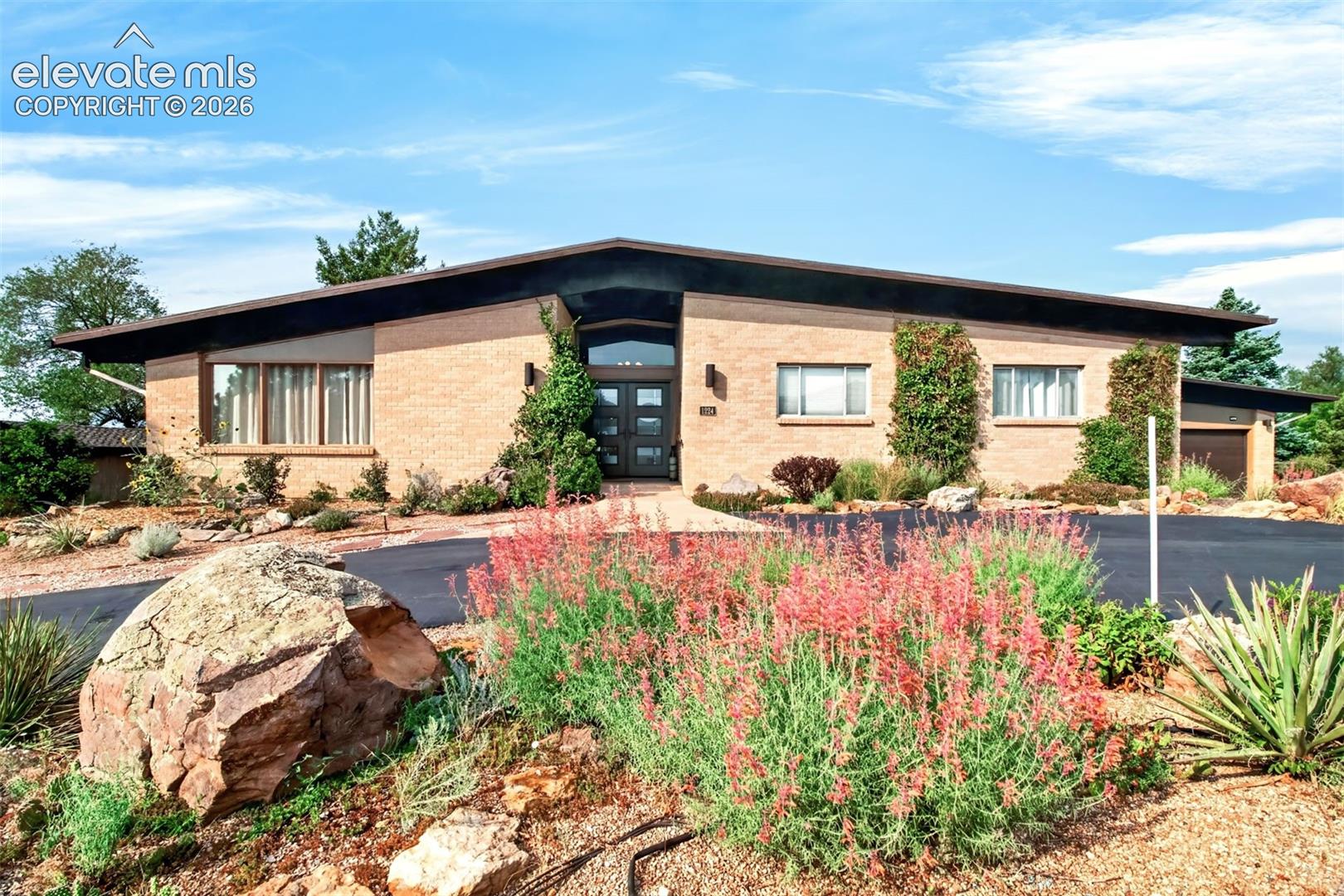 1224 E High Point Lane — photo
