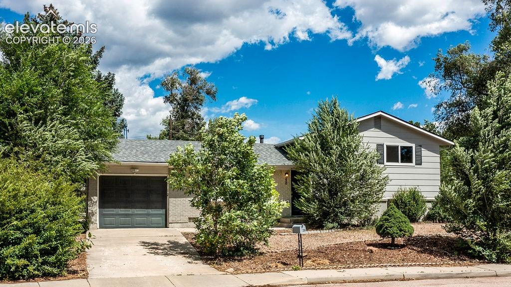 320 Cranbrook Circle — photo