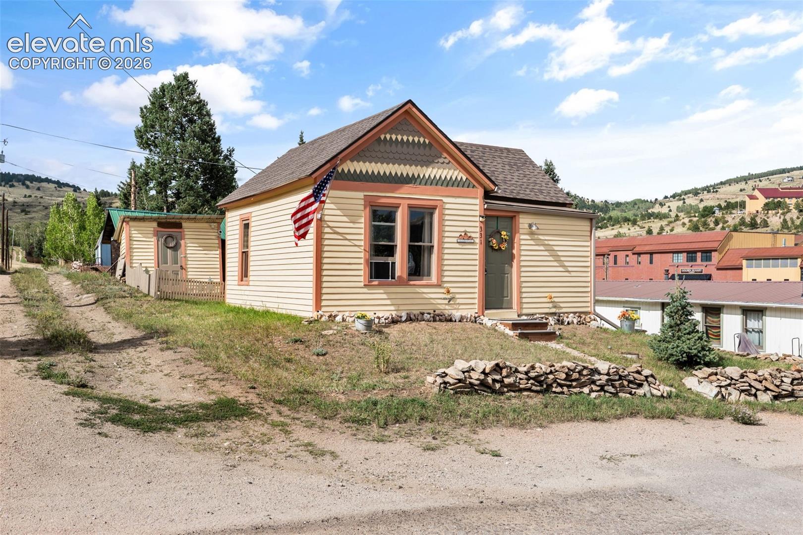 331 E Golden Avenue — photo
