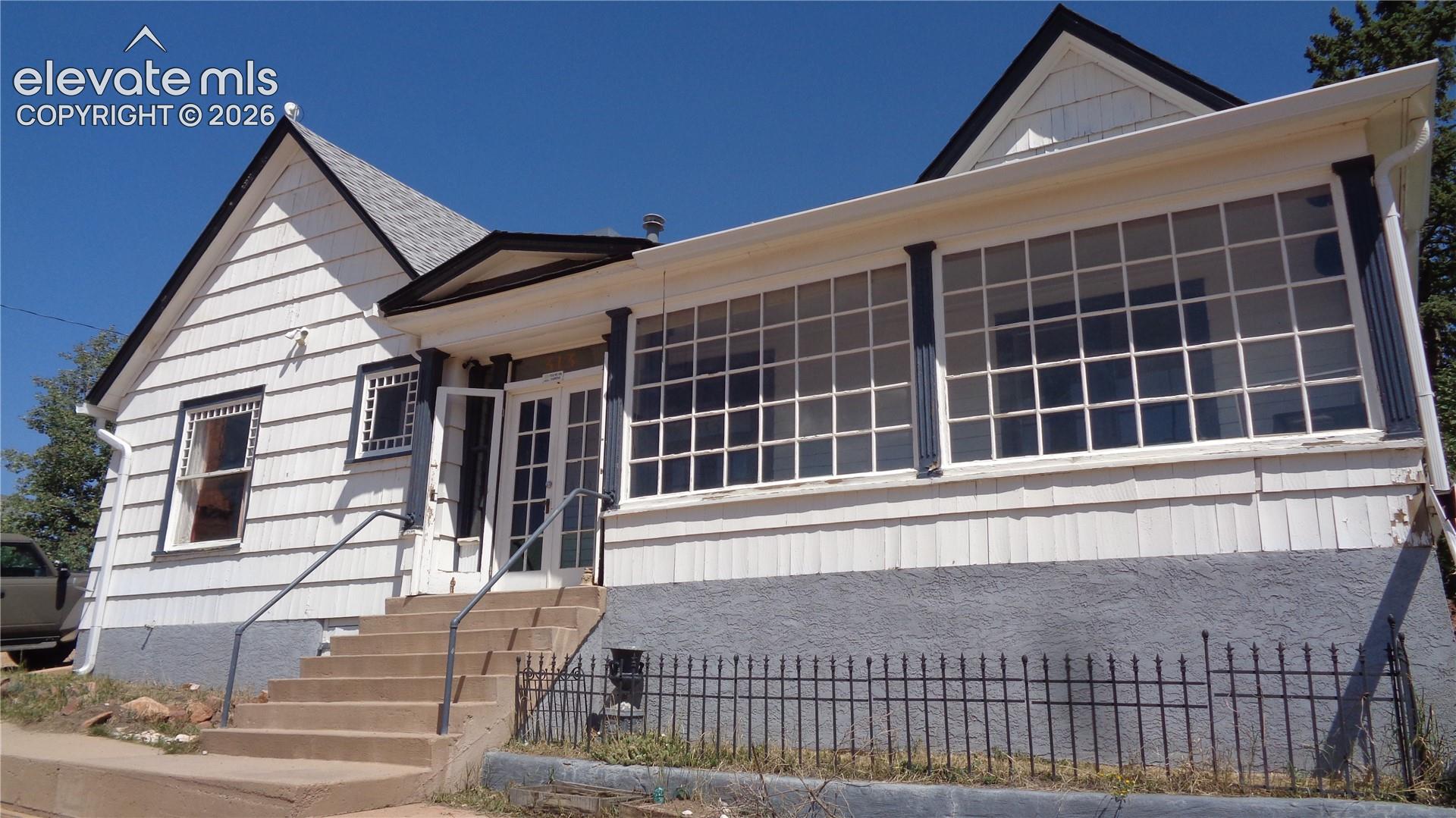 313 E Golden Avenue — photo