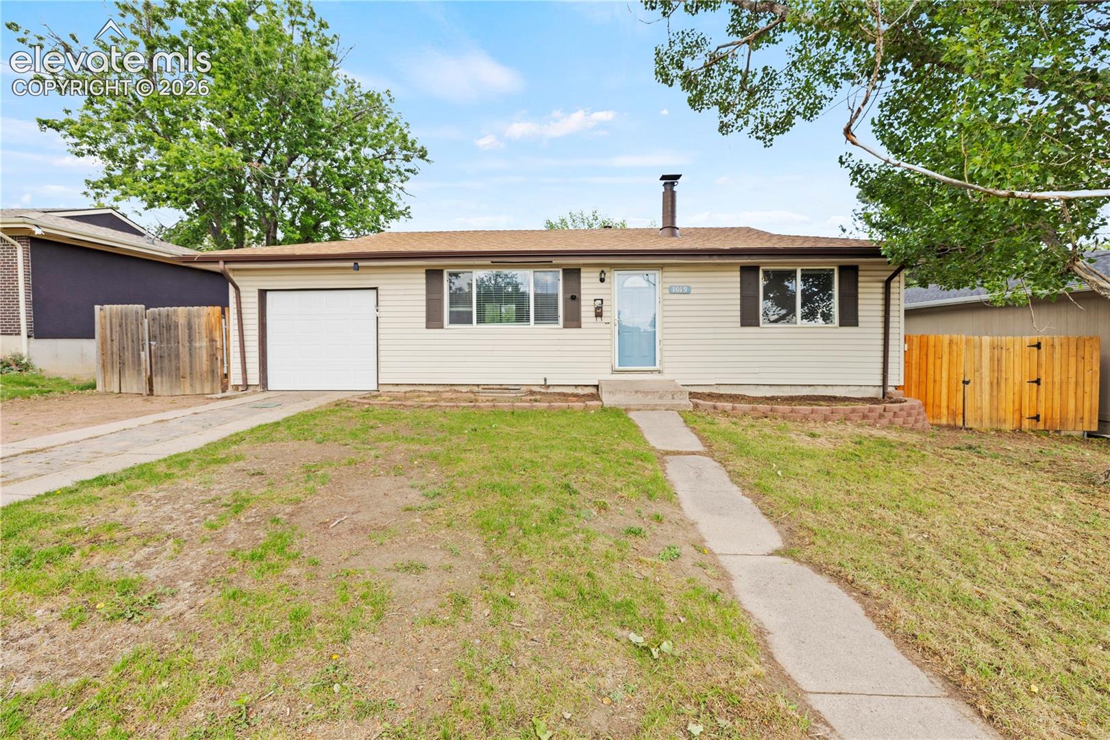 1019 Holmes Drive — photo