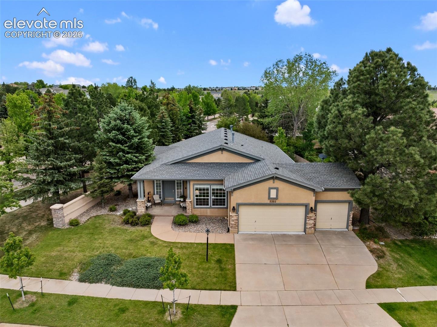 3385 Hollycrest Drive — photo
