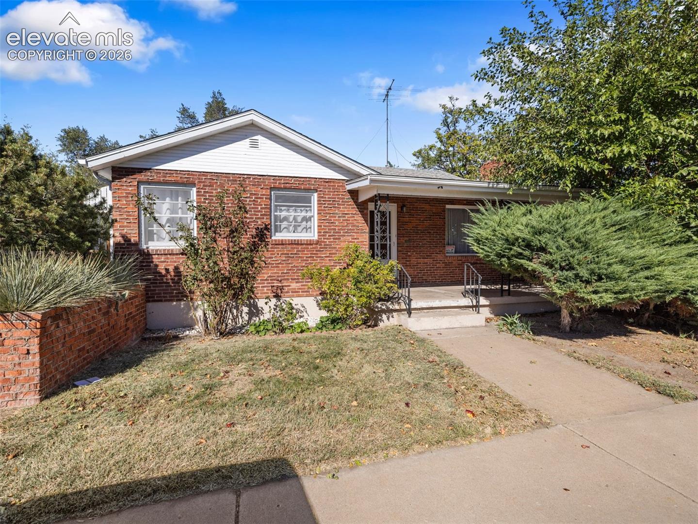 2037 Cedar Street — photo