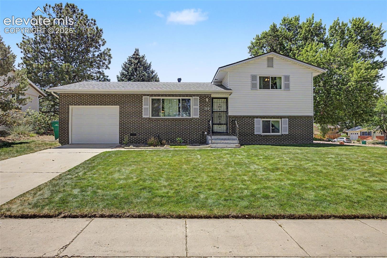 712 Lansing Drive — photo