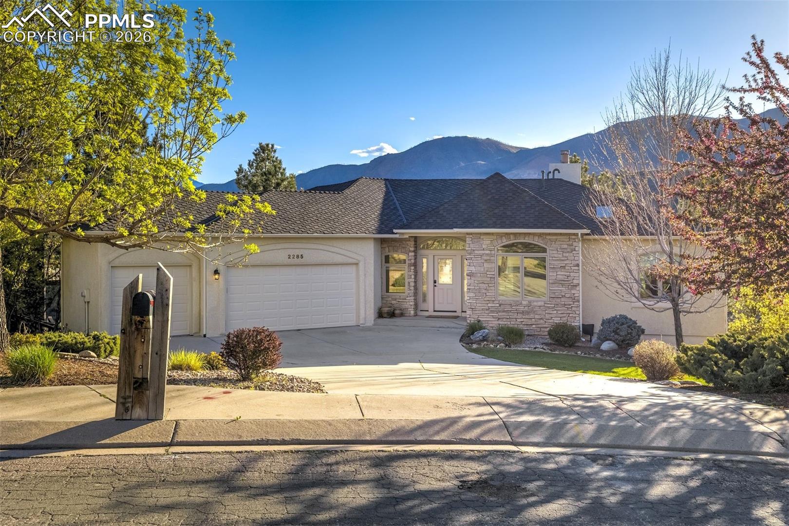 2285 Angelbluff Court — photo