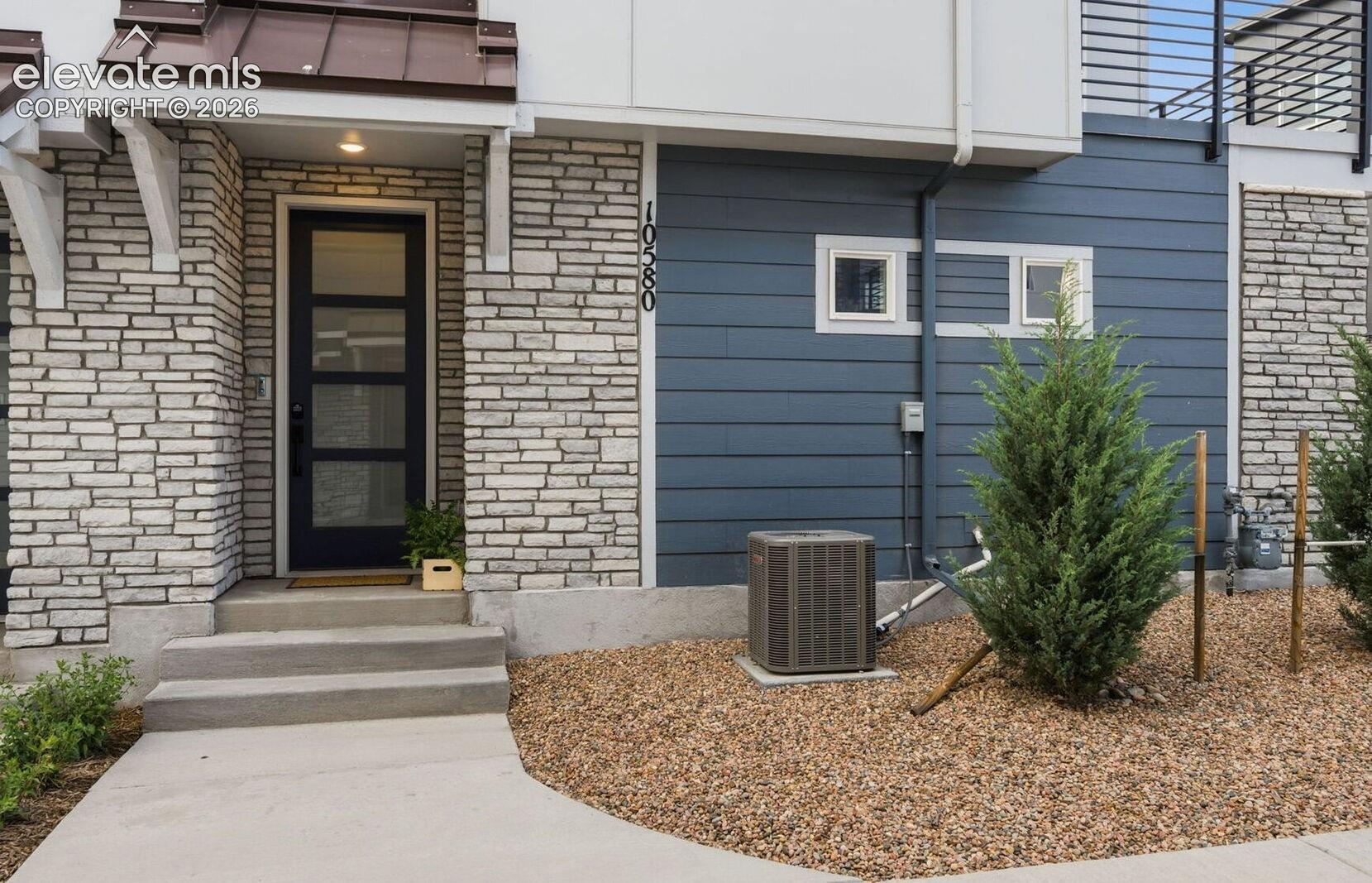 10580 Cuprite Point — photo