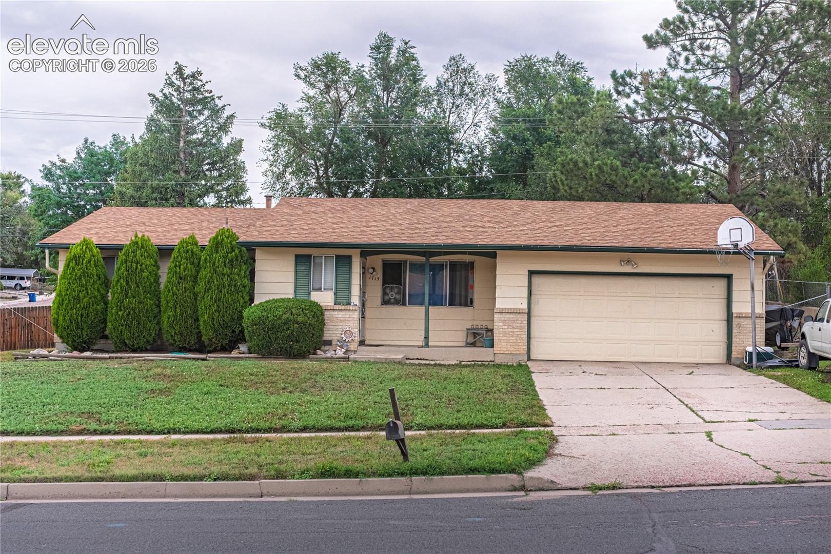 1715 Capulin Drive — photo