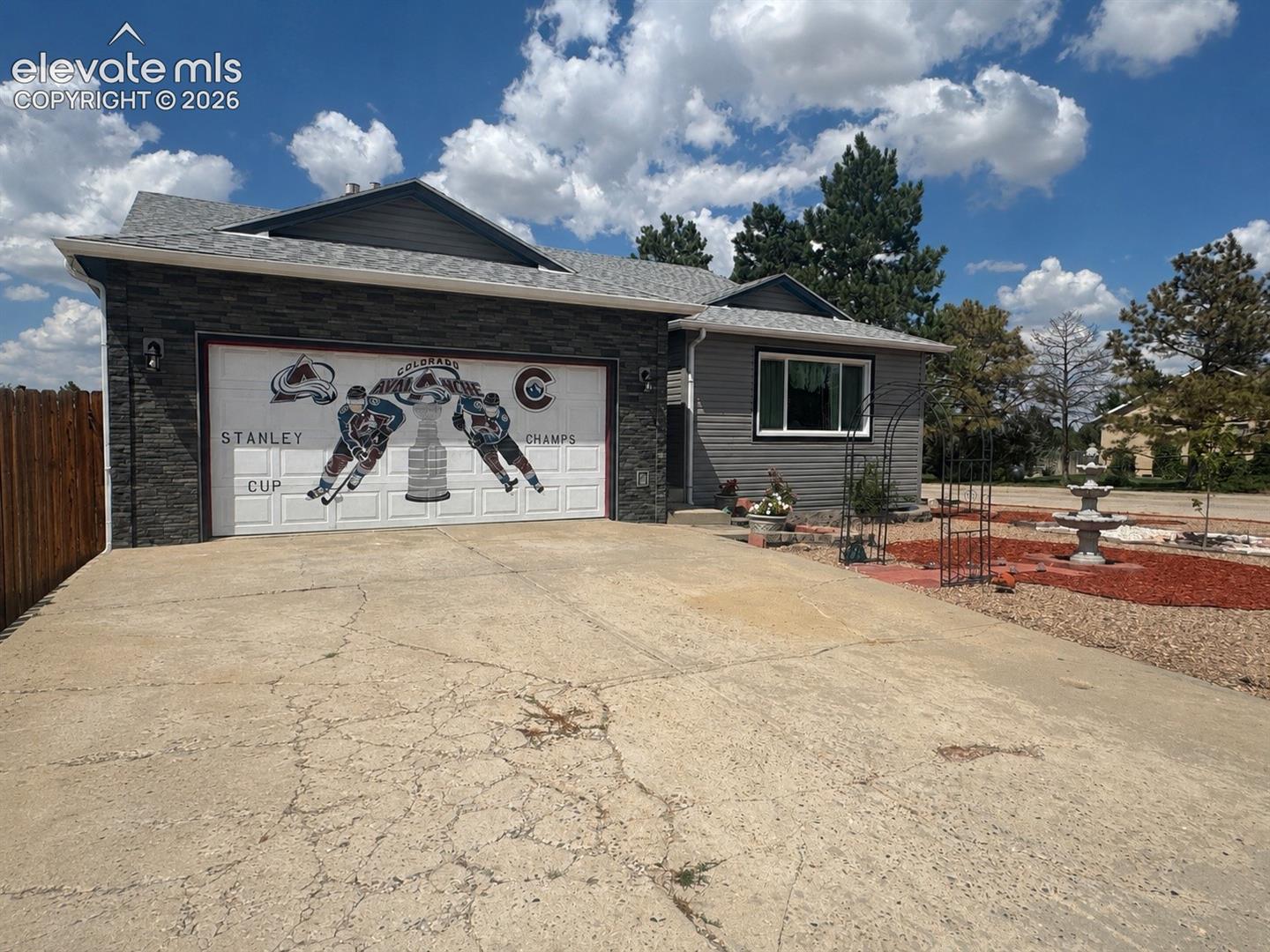 1221 Lawson Lane — photo