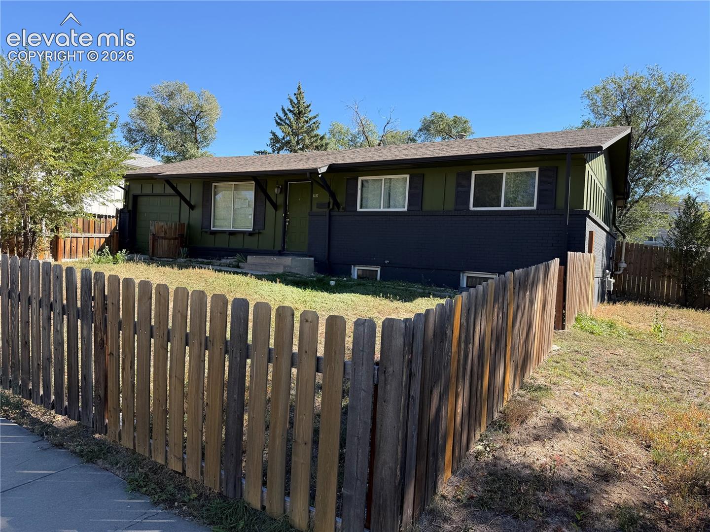 1227 Royale Drive — photo