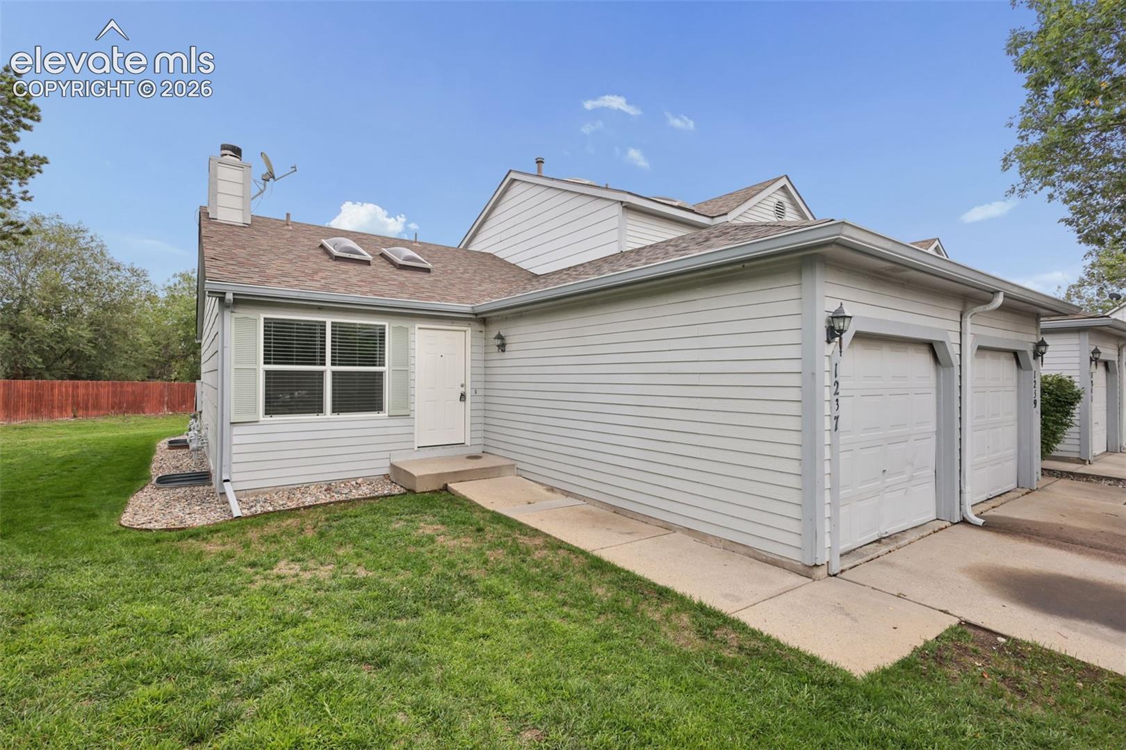1237 Firefly Circle — photo