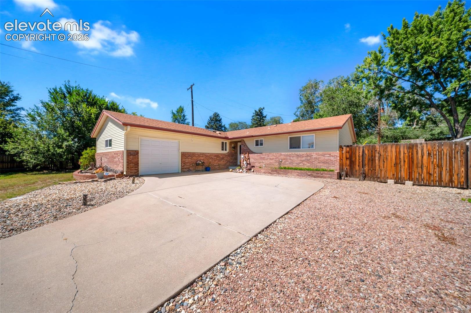 2408 Bandelier Drive — photo