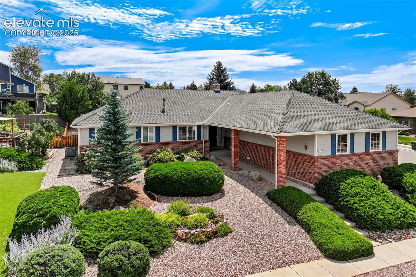 5435 Saddle Rock Road — photo