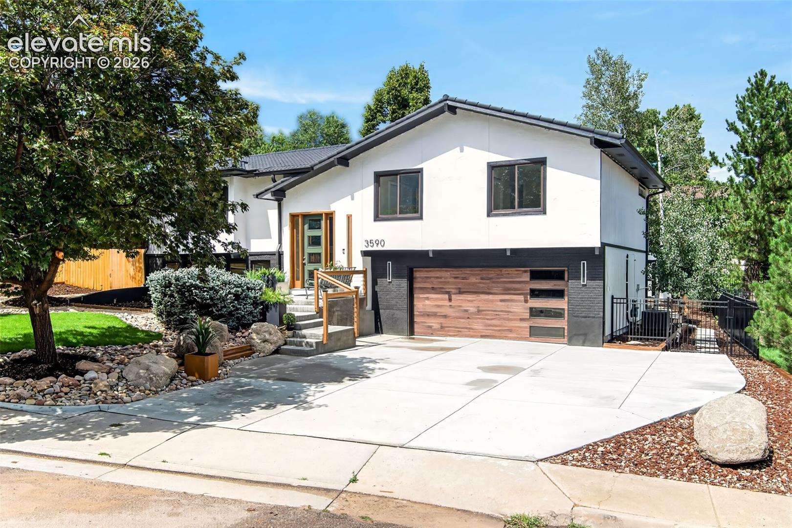 3590 Clubheights Drive — photo