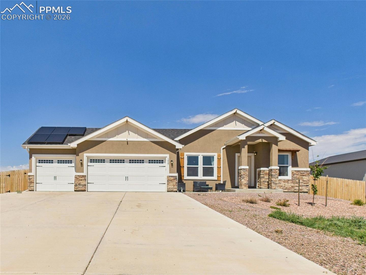 1437 N Chuckwagon Lane — photo