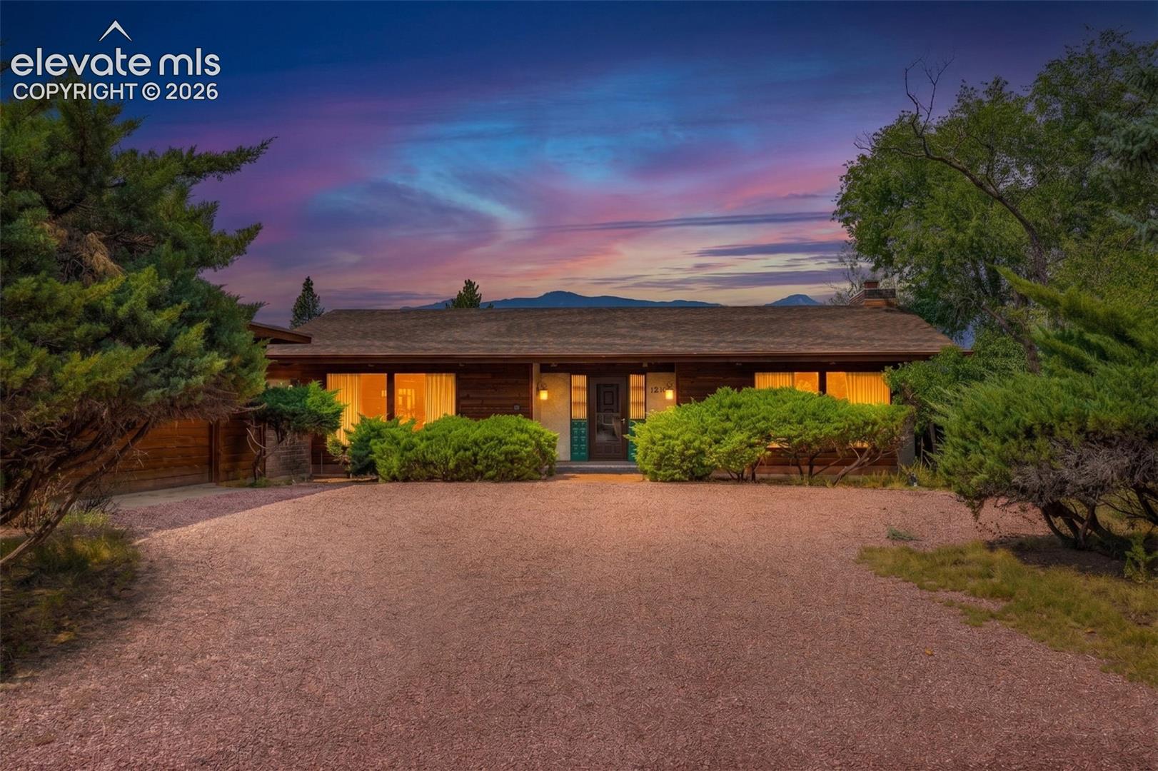 1210 E High Point Lane — photo