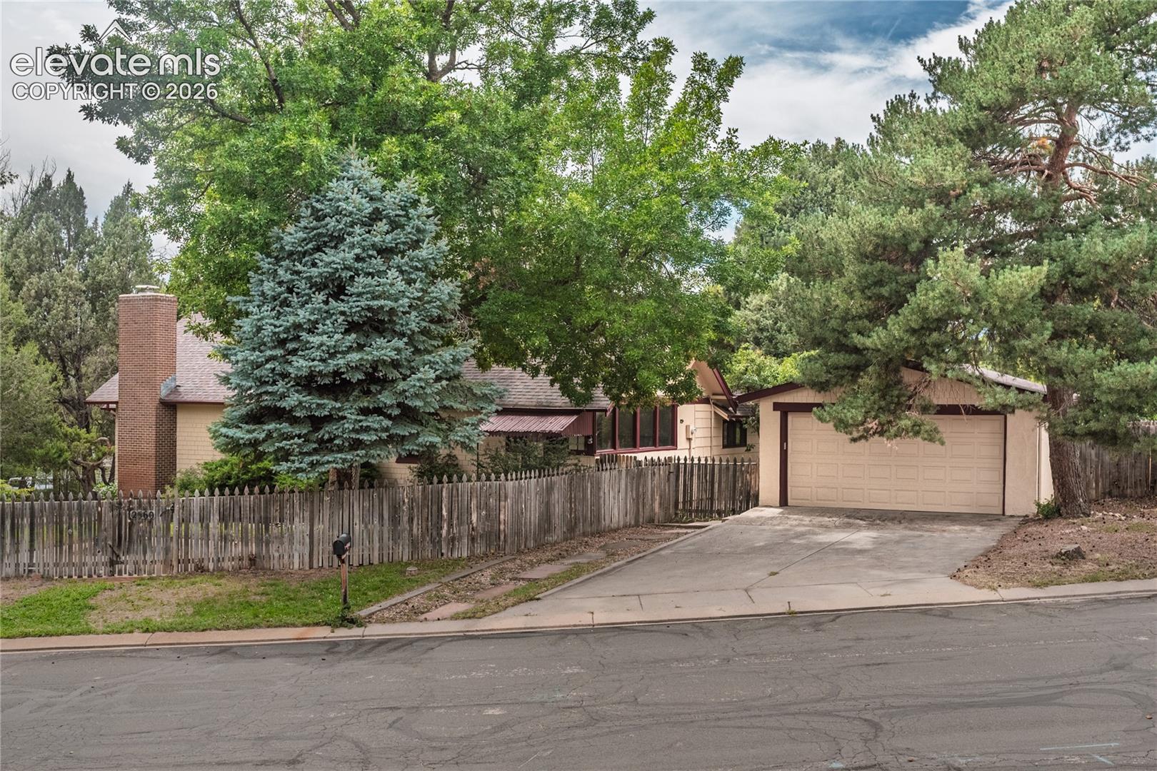 2560 Brady Drive — photo