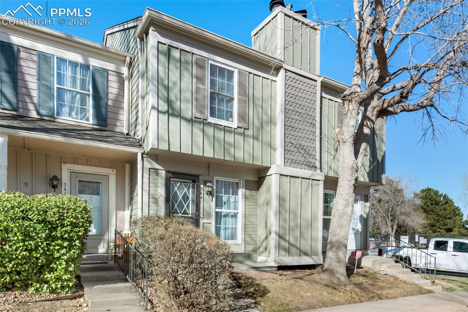 3643 Queen Anne Way — photo