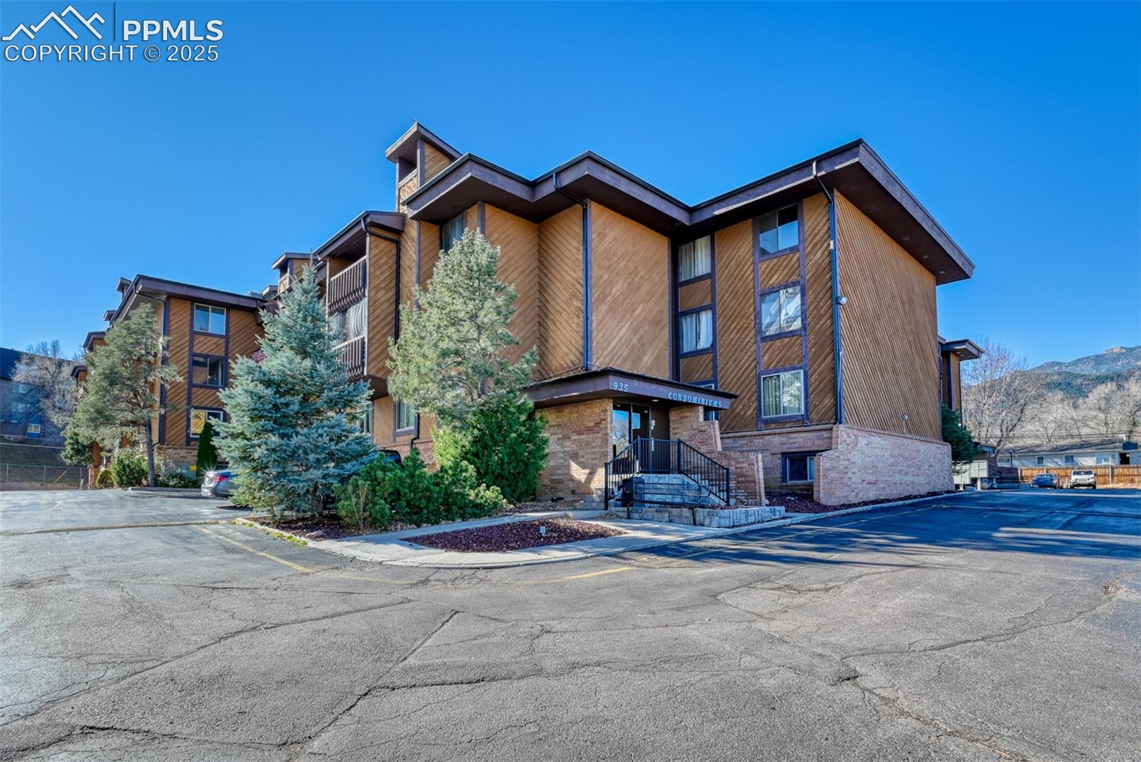 935 Saturn Drive 230 — photo