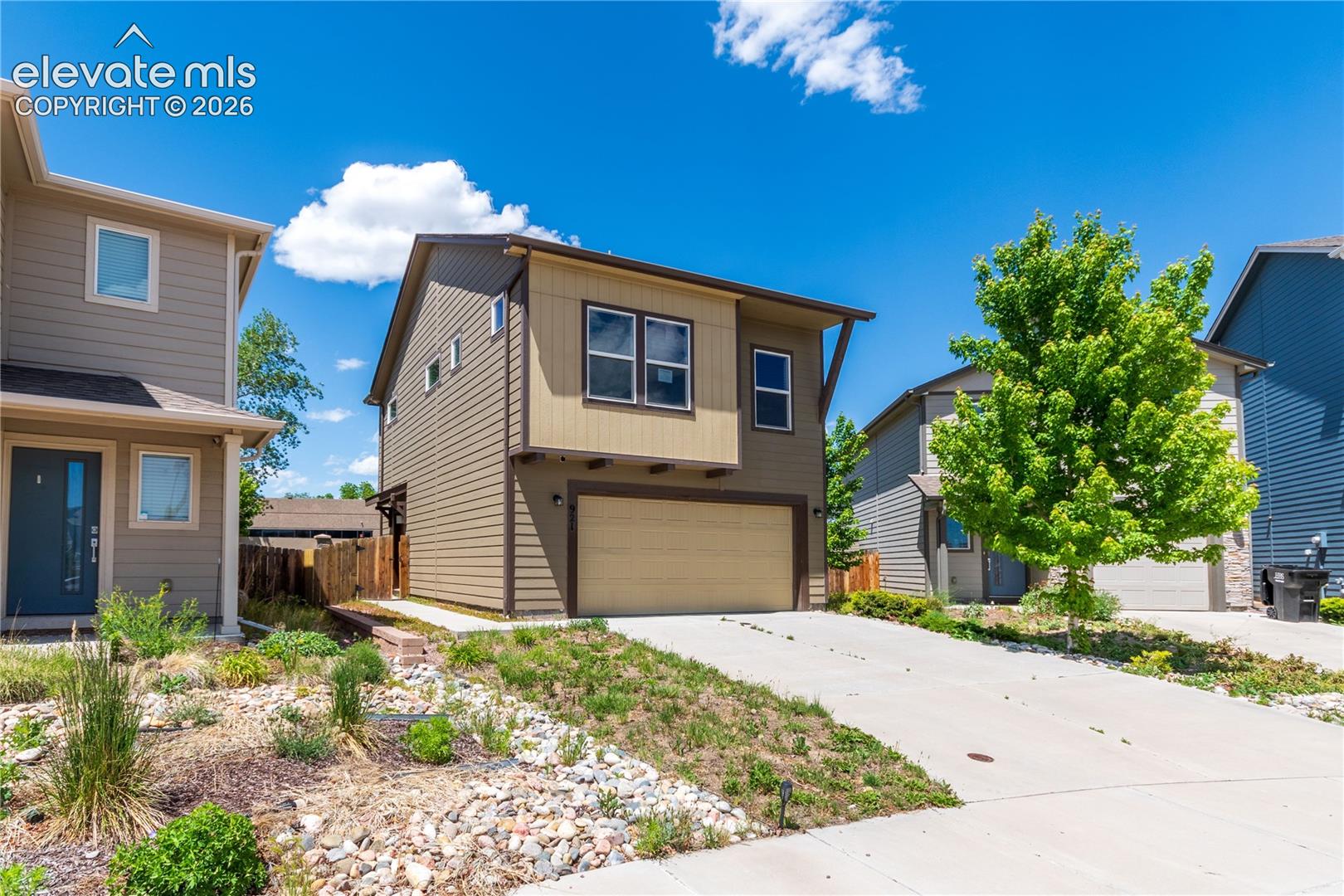 921 Grissom Drive — photo