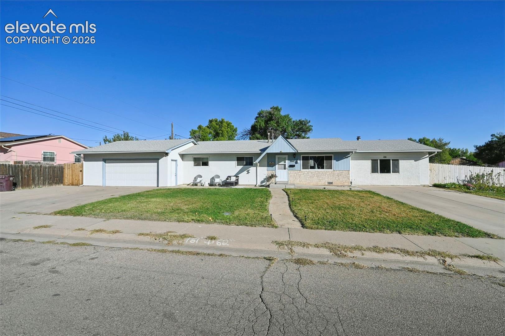 2041 Vinewood Lane — photo