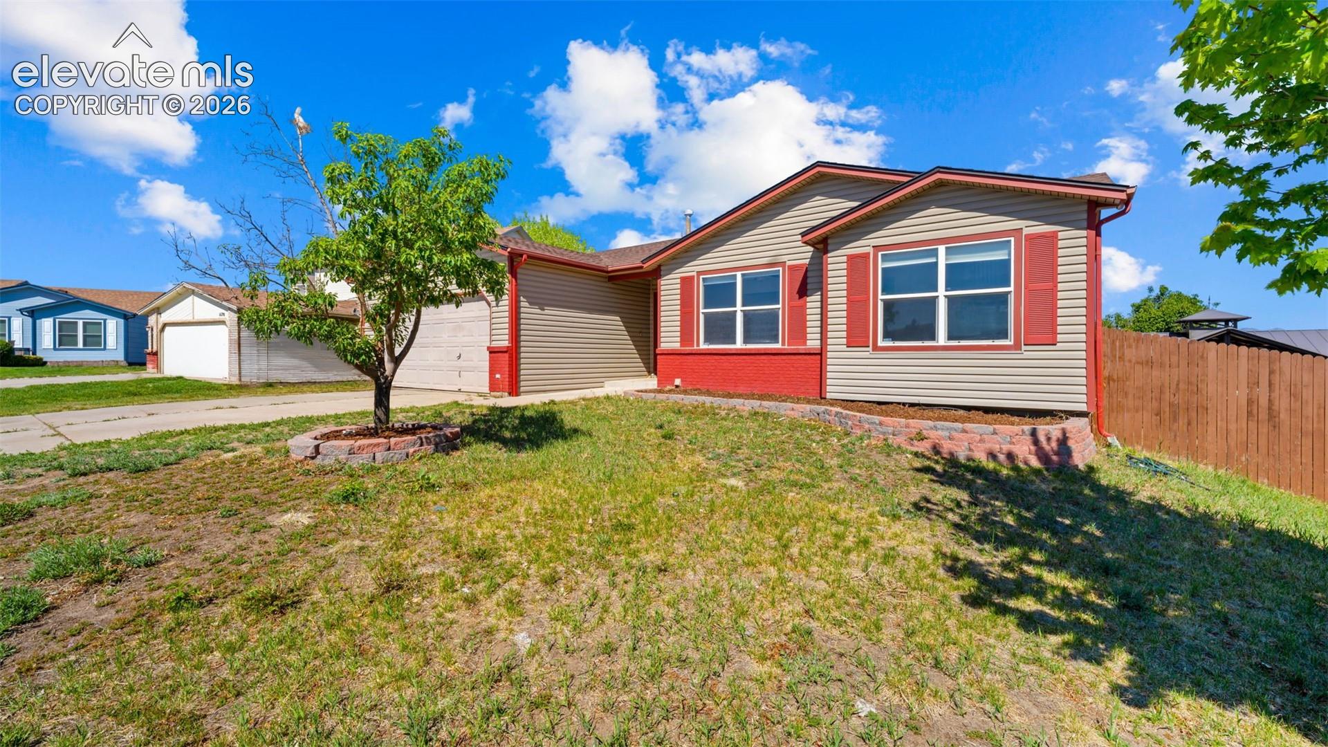 1180 Goodview Court — photo