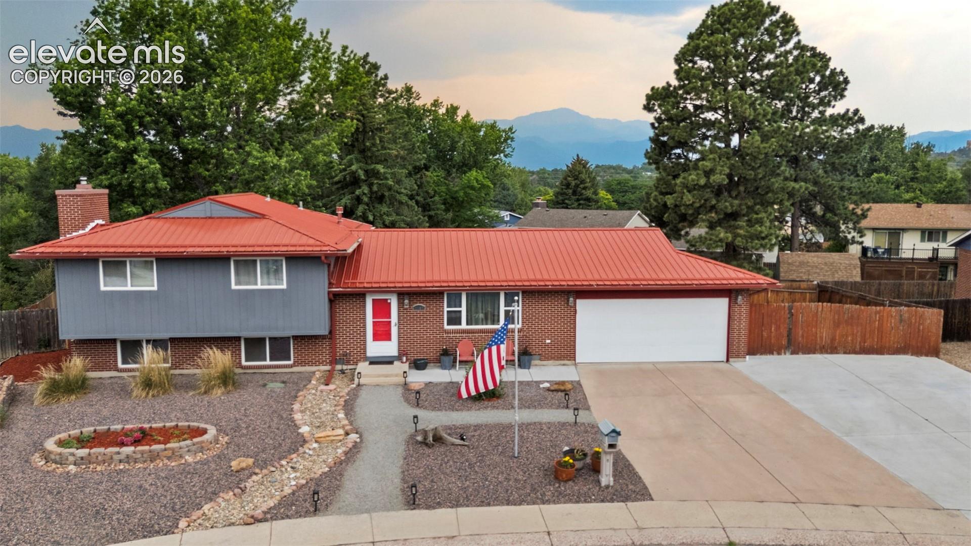2110 Greenwich Circle — photo