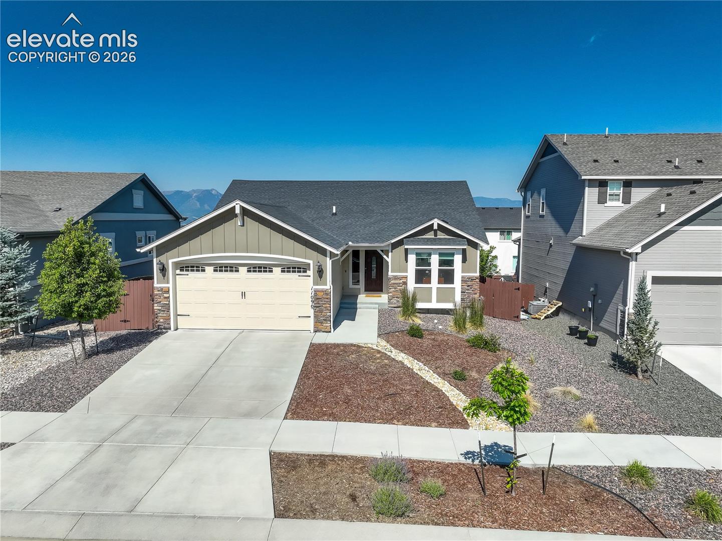 11090 Galaxy Hunter Drive — photo