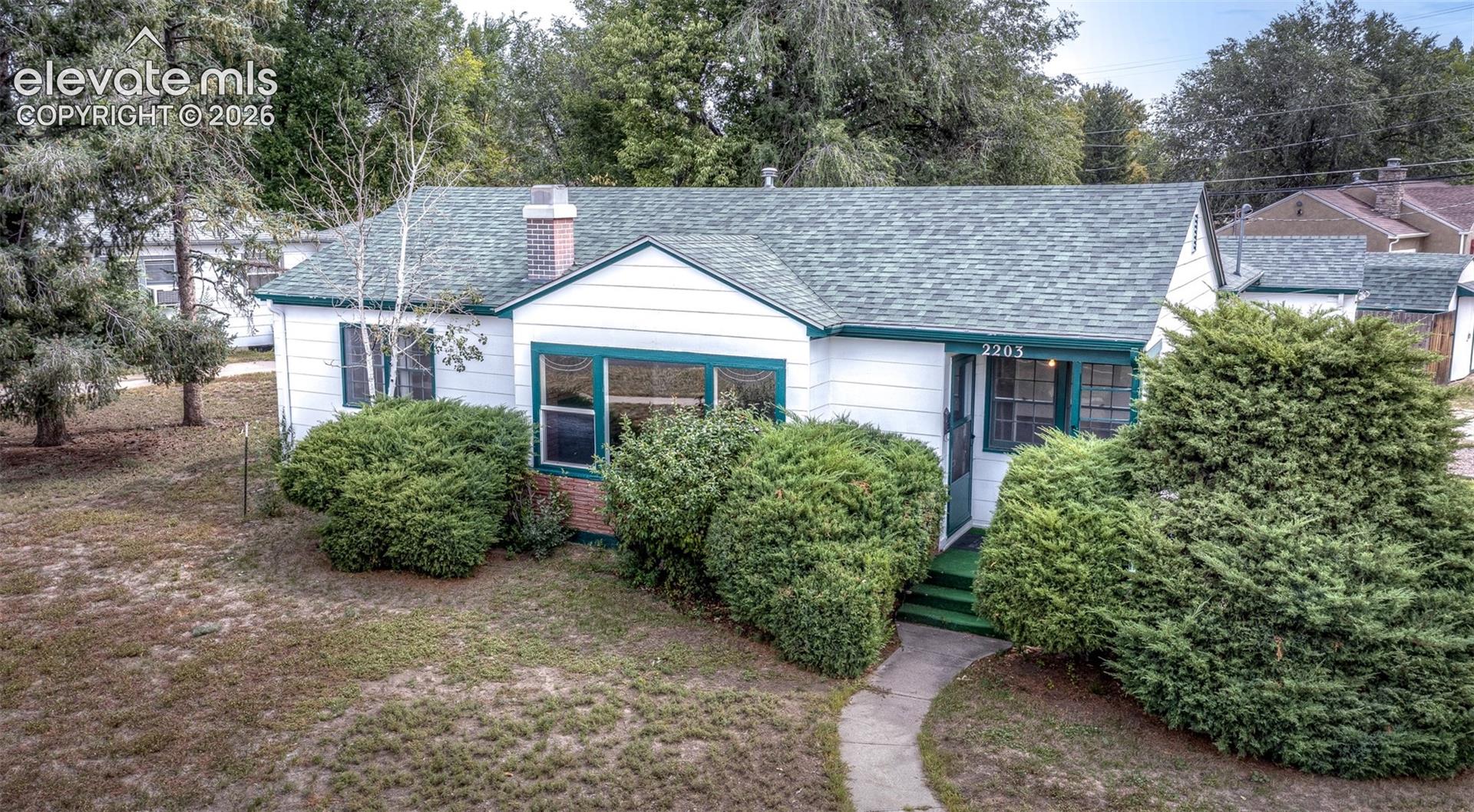 2203 Templeton Gap Road — photo