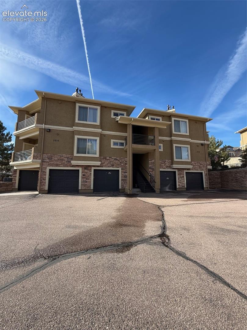 2055 Montura View 204 — photo