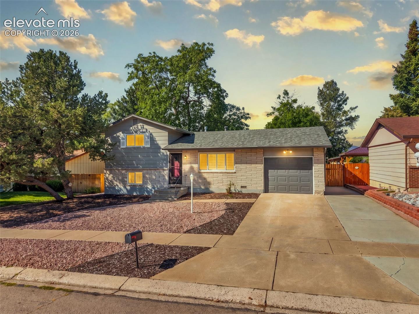 1414 Martin Drive — photo