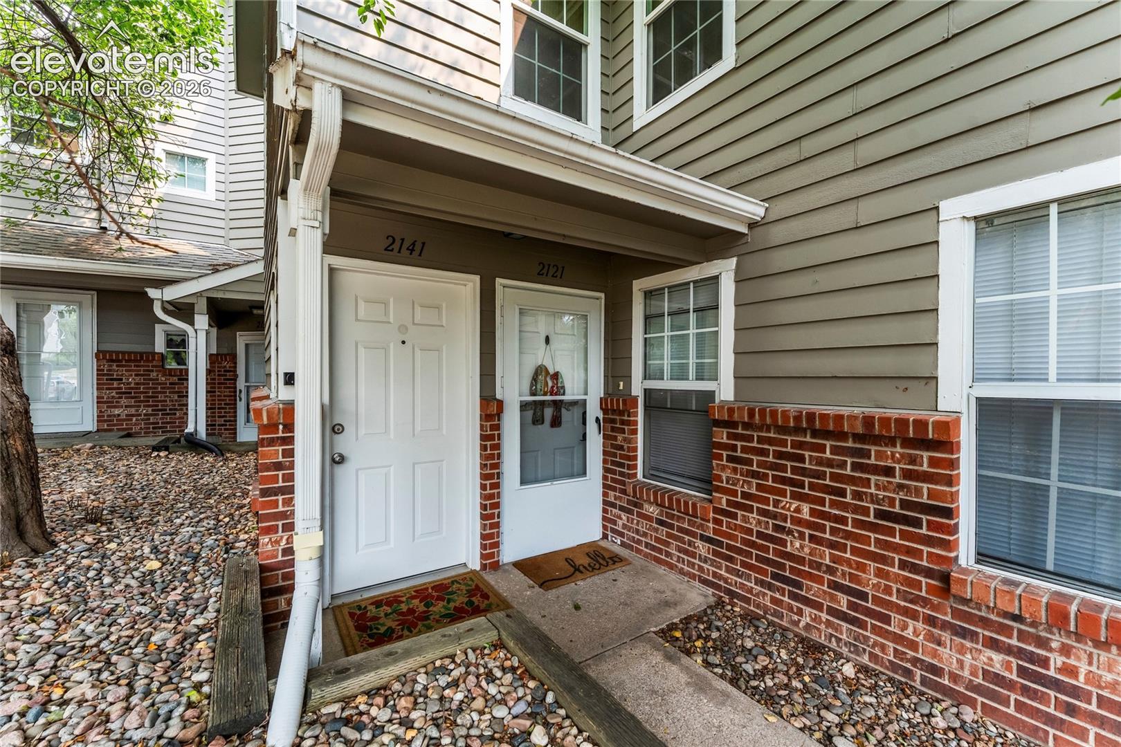 2121 Troy Court — photo