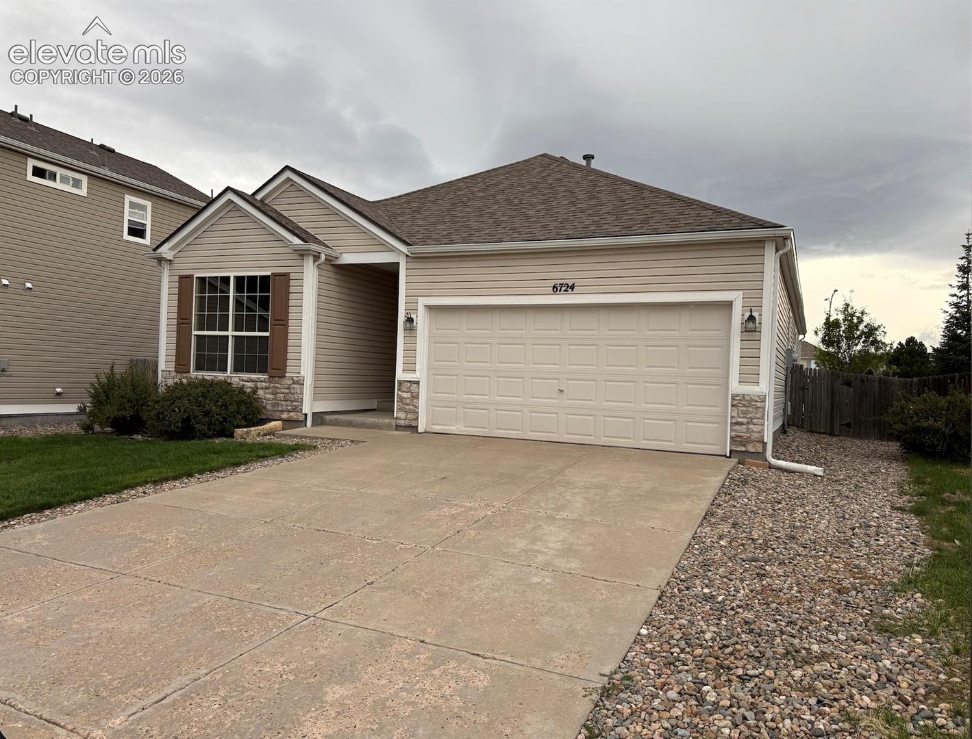 6724 Harvey Lane — photo