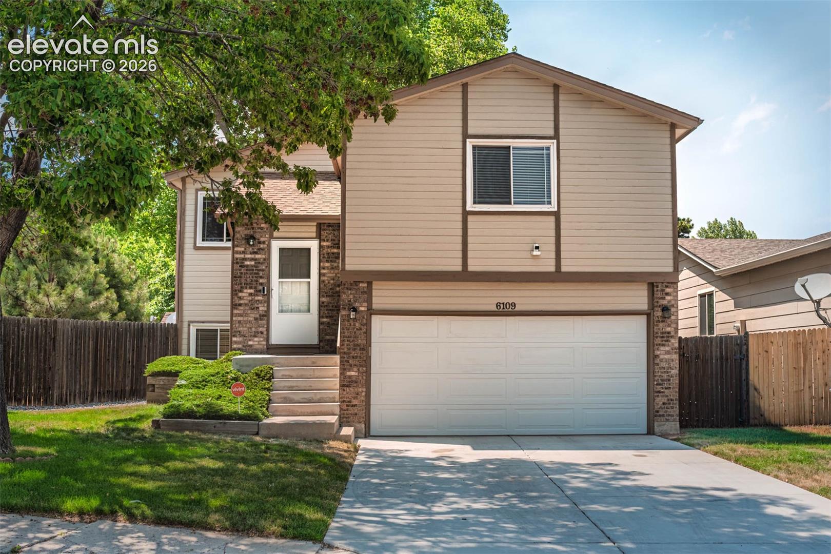 6109 Lowlander Court — photo