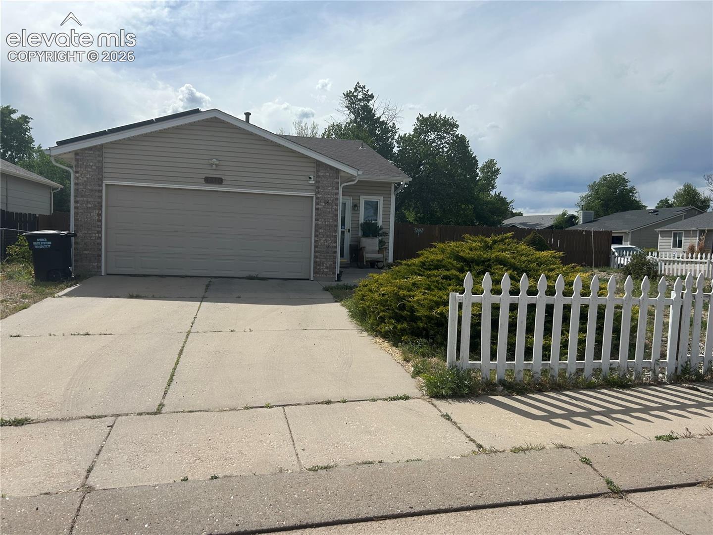 4410 Hennings Drive — photo