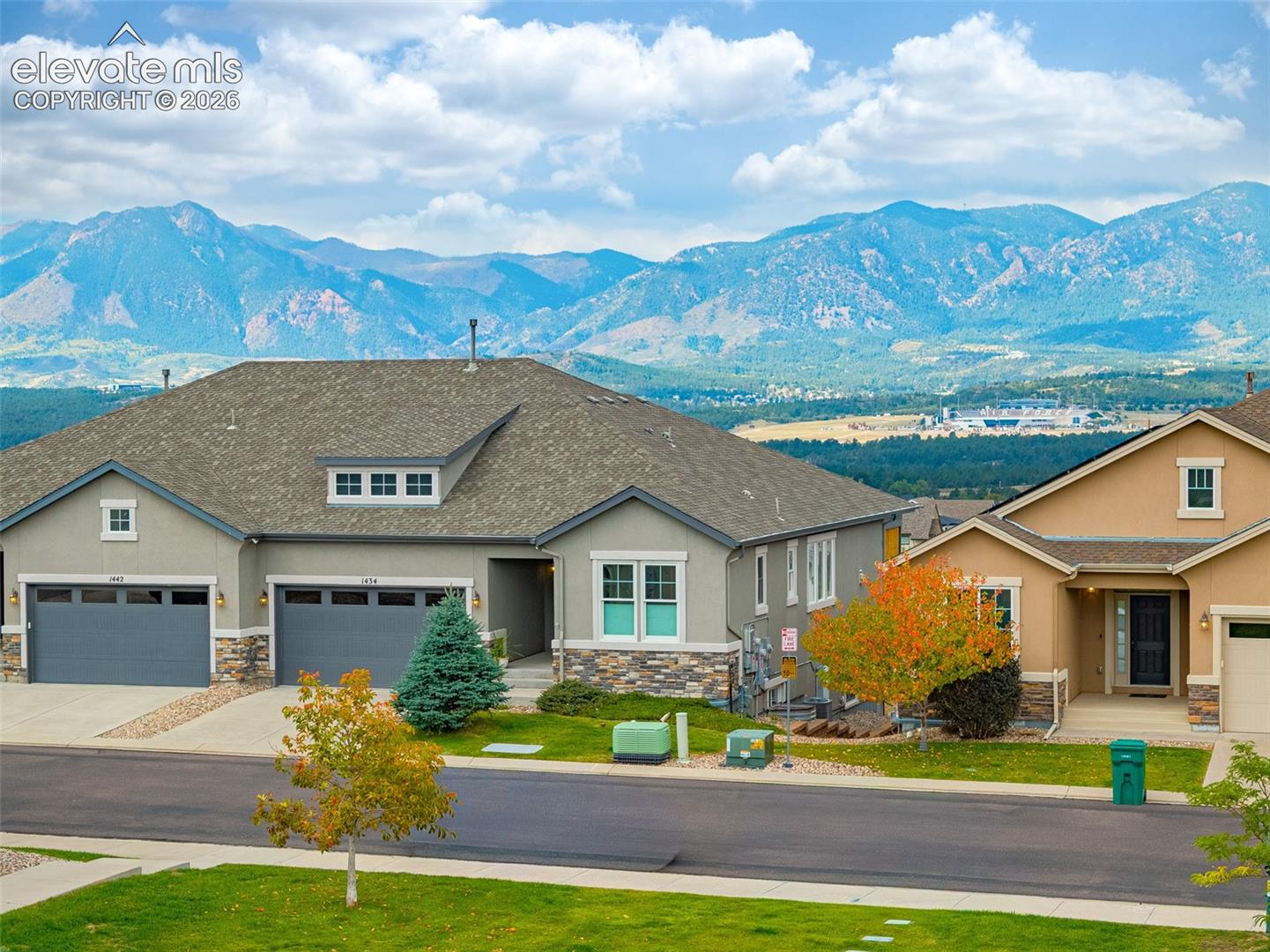 1434 Promontory Bluff View — photo