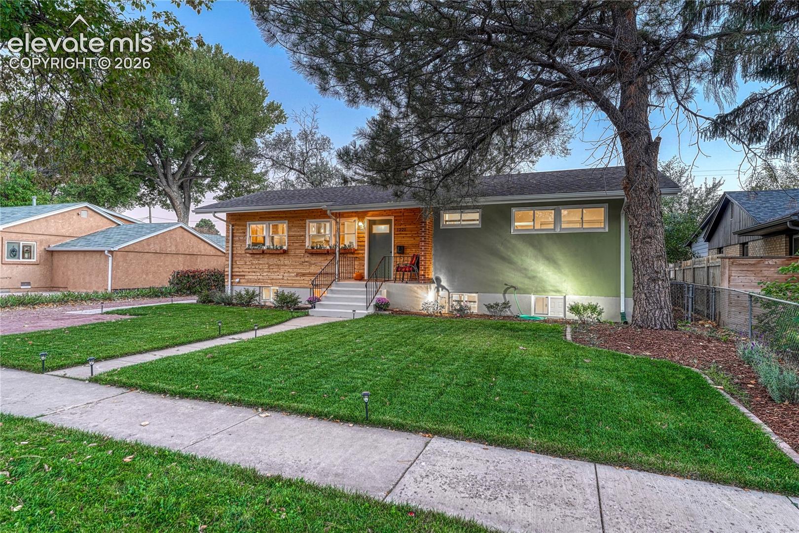 1221 E Madison Street — photo
