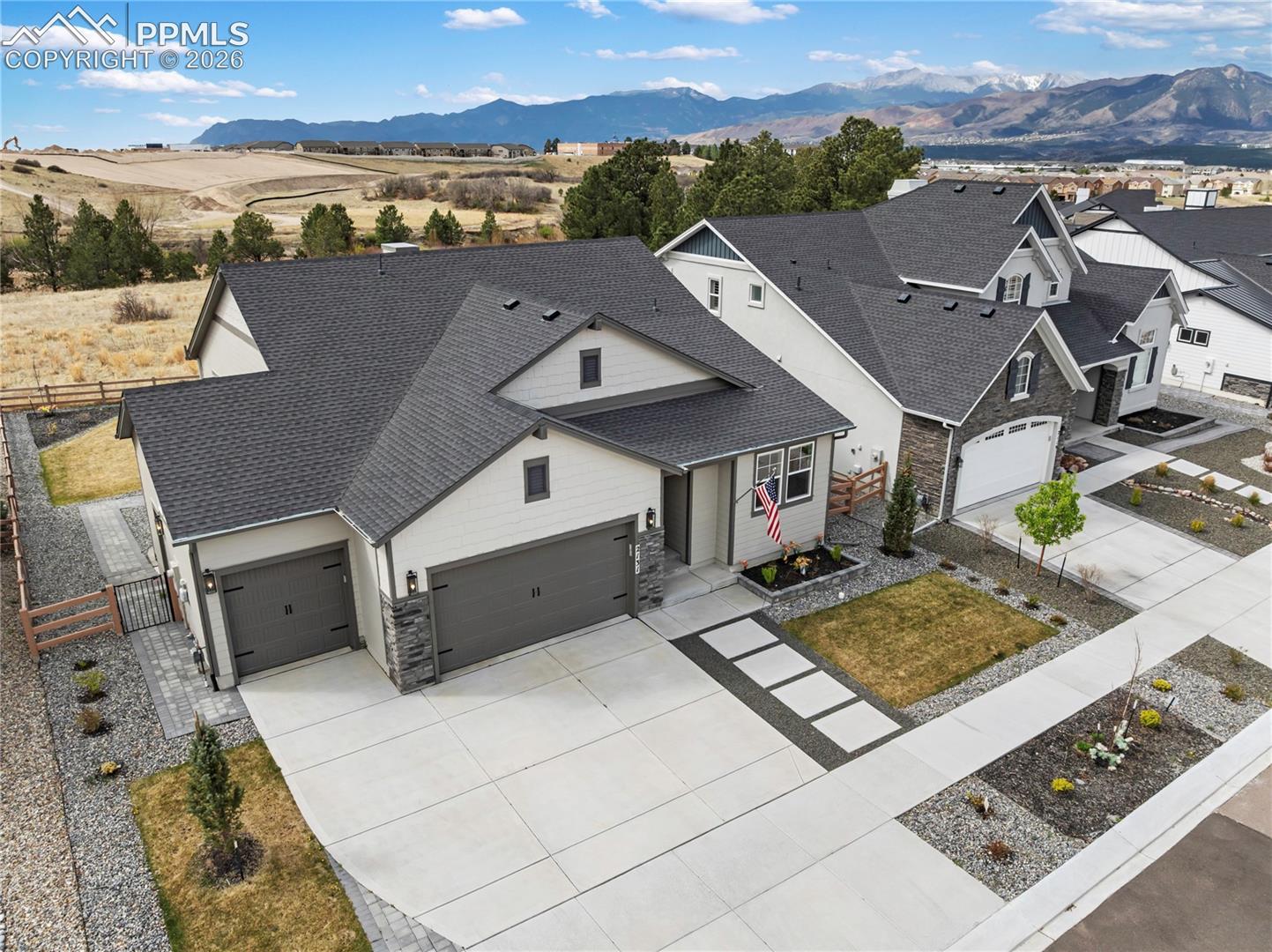 2131 Seaglass Street — photo